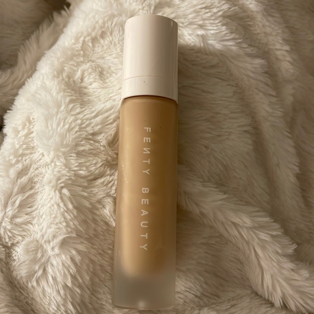 Fenty PRO FILT'R SOFT MATTE LONGWEAR FOUNDATION Shade-210